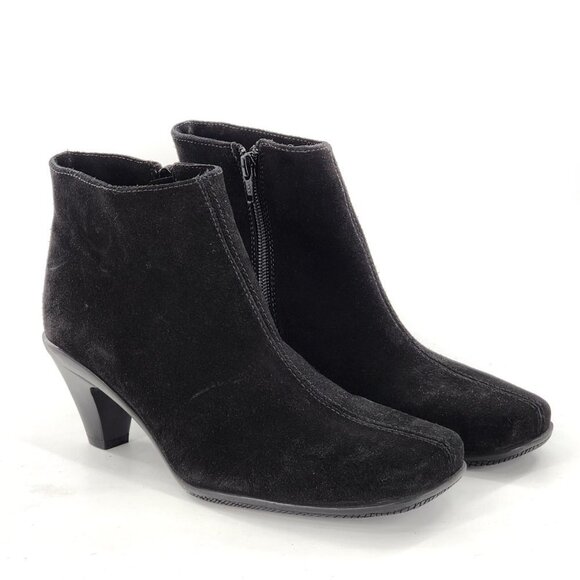 LA CANADIENNE Waterproof Suede Ankle Bootie Black - Picture 1 of 11